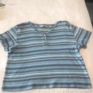 Eddie Bauer short sleeve v-neck with 3 buttons